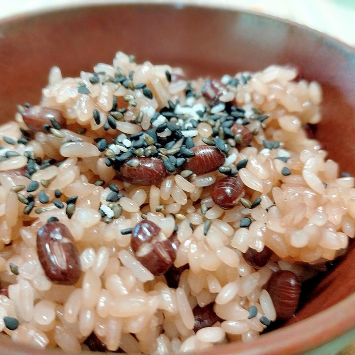 圧力鍋で蒸しあげるもち米お赤飯